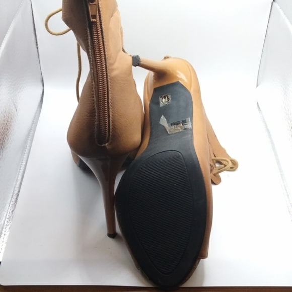 Heels - Picture 4 of 5